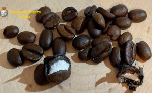Milano - Guardia di finanza - Cocaina nei chicchi di caffè