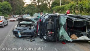 Scontro tra tre auto sulla Cassia, un ferito grave