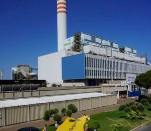 Blitz di Legambiente contro la centrale a carbone