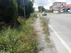 Viterbo - Il marciapiedi che collega il centro geriatrico Giovanni XXIII al resto della città