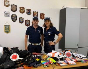 Il materiale sequestrato dalla polizia locale di Sutri