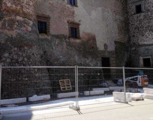 Vasanello - Il marciapiede in costruzione sotto castello Orsini