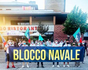 Orte - La manifestazione di Fratelli d'Italia al centro accoglienza migranti