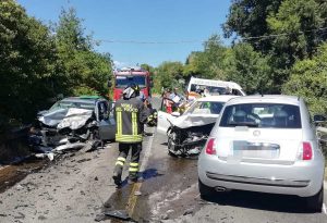 Frontale sulla Nepesina, tre auto coinvolte e 4 feriti
