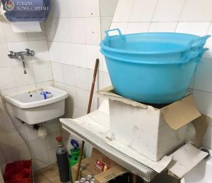 Roma - Il ristorante chiuso dalla polizia locale