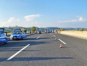 Roma - Poliziotto travolto da un'auto sull'A1