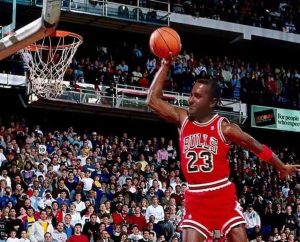 Il viso di Di Maio sul corpo di Michael Jordan
