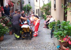 Montefiascone - Anziana cade in casa - L'intervento dei vigili del fuoco e del 118