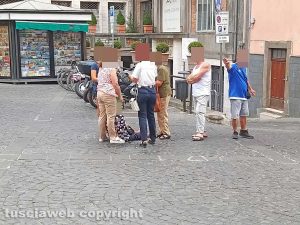 Montefiascone - Anziana cade in piazza Vittorio Emanuele