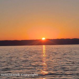 Alba sul lago di Bolsena