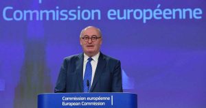Il commissario Ue Phil Hogan