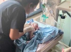 Il bambino nato durante l'esplosione