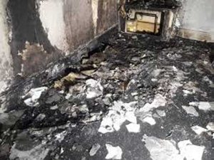 L'appartamento distrutto dalle fiamme