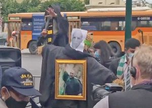 Un manichino di Voldemort durante le proteste in Thailandia ispirate a Harry Potter