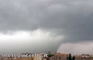 La tromba d'aria che ha distrutto la zona nord del comune vista da Viterbo