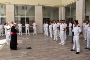 Il vescovo Gianrico Ruzza in visita alla capitaneria di porto di Civitavecchia