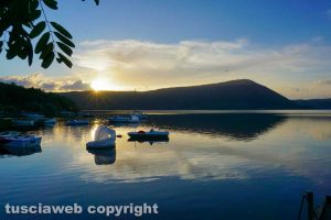 Un tramonto sul lago di Vico
