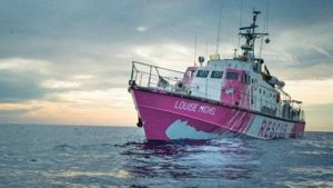 La nave finanziata da Bansky per il soccorso dei migranti nel Mediterraneo