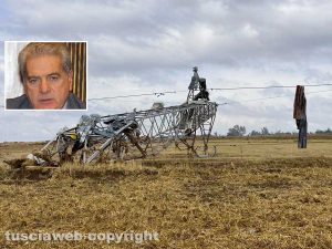 Viterbo - I danni del maltempo nella Tuscia - Un traliccio abbattuto - Nel riquadro: il sindaco Giovanni Arena