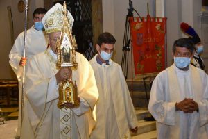 Viterbo - La messa del vescovo Fumagalli per i figuranti del corteo storico alla basilica di Santa Rosa