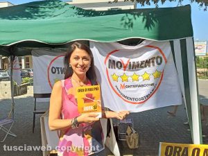 Montefiascone - La senatrice Alessandra Maiorino a piazzale Roma