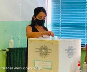 Referendum 2020 - Patrizia Prosperi, segretaria comunale del Pd, mentre vota