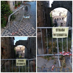 La transenna abbandonata a Pianoscarano