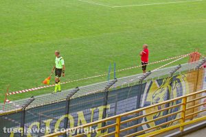 Sport - Calcio - Viterbese - I lavori alle panchine del Rocchi