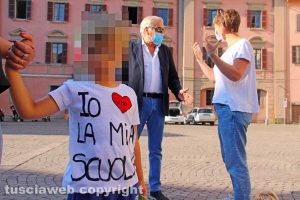 Viterbo - Il sit in delle mamme in piazza del comune