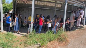Viterbo - La fila per l'assegnazione delle cattedre agli insegnanti