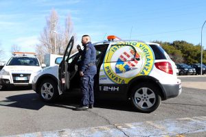 Un agente dell'Istituto di vigilanza privata