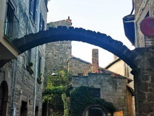Viterbo - La volta a via Madonna del Riposo