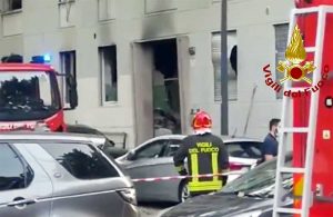 Milano - Esplosione in un palazzo