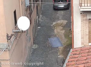 Viterbo - La strada sconnessa in via della Casaccia