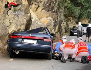 Sondrio - L'auto schiacciata dal masso