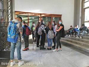 Viterbo - Gli studenti tornano a scuola