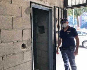 Napoli - Costruiscono un appartamento nell'androne del palazzo