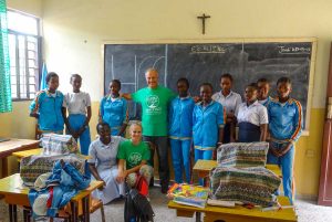 Congo - I primi diplomati alla scuola superiore realizzata grazie a Semi di pace