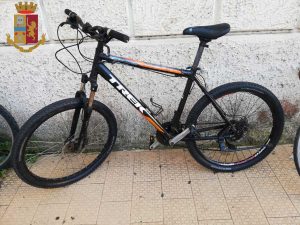 Civitavecchia - Polizia - Una delle due biciclette sequestrate
