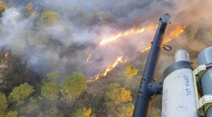 Elicottero Aves su un incendio boschivo