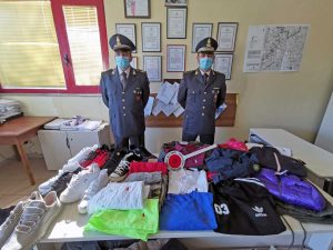 Civita Castellana - I capi contraffatti sequestrati dalla Guardia di finanza