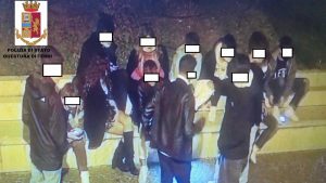 Terni - Assembramenti senza mascherina - Le immagini diffuse dalla questura