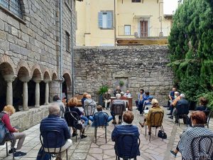 Viterbo - L'incontro nel chiostro