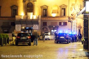 Viterbo - Pattuglie di carabinieri e polizia durante il coprifuoco