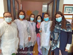 Viterbo - L'assessora Antonella Sberna e le maestre dell'ex Onmi