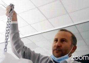 Viterbo - Fabrizio Purchiaroni mostra le catene