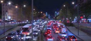 Parigi - Chilometri di code per scappare dalle grandi città, la fuga prima del lockdown