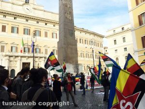 Roma - La manifestazione davanti a Montecitorio