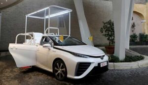 La papamobile ecologica a idrogeno di papa Francesco