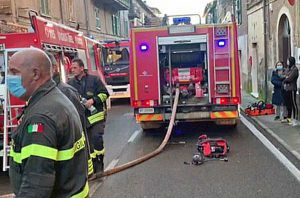 Vejano - Appartamento in fiamme, muore giovane